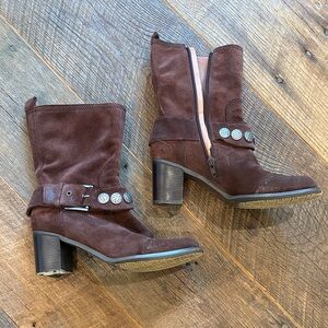 Elegant Brown Heeled Boots